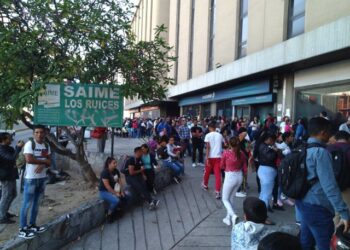 EN FOTOS: Saime en Los Ruices, hasta los “teque-teques” por el operativo de cedulación anunciado por el chavismo