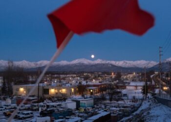 Al menos un muerto y varios desaparecidos tras un gran deslizamiento de tierra en Alaska