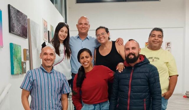 Pinilla compartió en el El Hatillo su conversatorio “Del humor a la realidad”