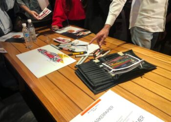 Maurizio Corbi, el diseñador de Pinifarina llegó a inspirar a estudiantes Venezolanos