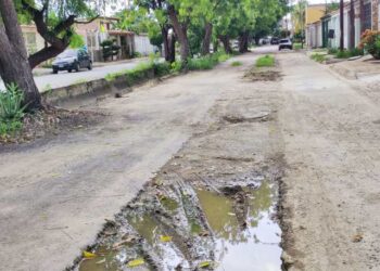 Habitantes de Corocito en Aragua, desesperados por una solución a la paupérrima vialidad