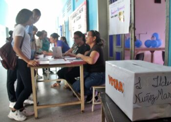 Sospechoso “simulacro” por el Esequibo: Estudiantes con su cédula votaron en la misma web del CNE