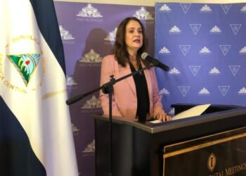 Régimen de Ortega prohíbe regresar a su país a la directora de Miss Nicaragua