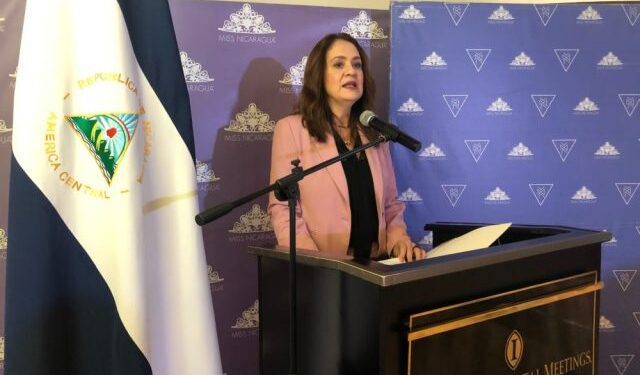 Régimen de Ortega prohíbe regresar a su país a la directora de Miss Nicaragua