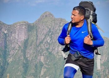 Guía murió tras ser alcanzado por un rayo en medio de una excursión y turista grabó el trágico momento (VIDEO)