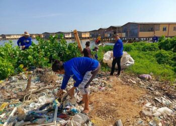 Chavismo dice que retiró más de 200 toneladas de desechos plásticos en el Lago de Maracaibo 