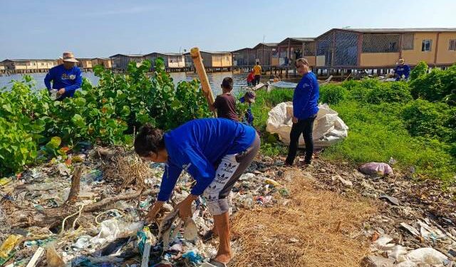 Chavismo dice que retiró más de 200 toneladas de desechos plásticos en el Lago de Maracaibo