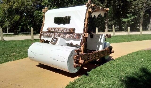 Carpintero construyó el carro de Los Picapiedra por un motivo que le dio esperanza a mucha gente (VIDEO)