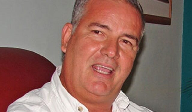 ¿Qué es peor? ¿Acosta Carlez eructando o cantando y tocando piano? (VIDEOS)