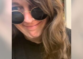 VIDEO: mujer de EEUU empezó a salir con un joven y descubrió lo que ocultaba tras hallarlo en Google