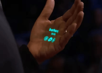 Este dispositivo proyecta una pantalla en la mano y busca poner fin a la era de los smartphones