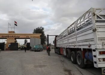 Entran los primeros camiones con ayuda humanitaria desde Egipto a Gaza