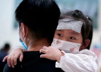 La OMS pide más información a China ante el aumento de casos de neumonía infantil