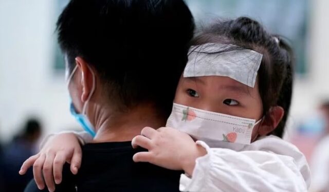 La OMS pide más información a China ante el aumento de casos de neumonía infantil