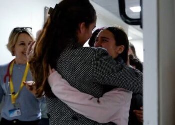 “Una empanada”: el primer deseo de una de las niñas secuestradas por Hamás al llegar a un hospital de Israel