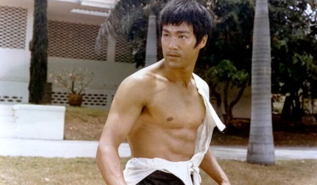 La vida de Bruce Lee, el “dragón” de las artes marciales: sus adicciones, su fama de amante perfecto y muerte a los 32