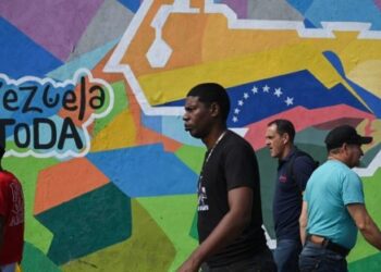 Los venezolanos indecisos entre votar o no en referendo por el Esequibo (Videos)