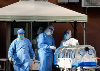 Varios hospitales en China están desbordados por la rápida expansión de una enfermedad respiratoria entre niños