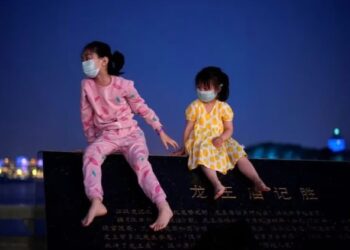 China pide reforzar la atención primaria ante el aumento de casos de neumonía infantil