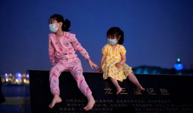 China pide reforzar la atención primaria ante el aumento de casos de neumonía infantil