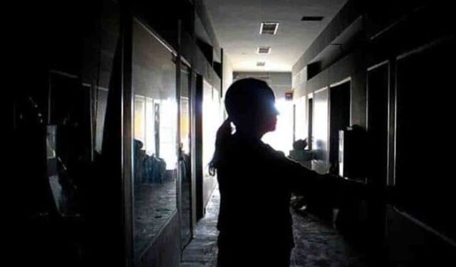 Reportan fluctuaciones eléctricas en la Gran Caracas y varios estados del país este #23Nov