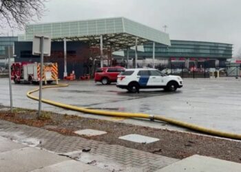 Cámaras captan el momento cuando carro bomba estalló en cruce fronterizo entre EEUU y Canadá (VIDEO)