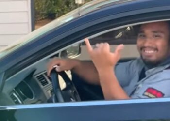 “Momento Aloha”: recorrió varios kilómetros en bicicleta por Hawái para devolver una billetera que halló en el piso