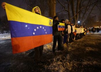 Las penurias de migrantes venezolanos en un refugio de Boston