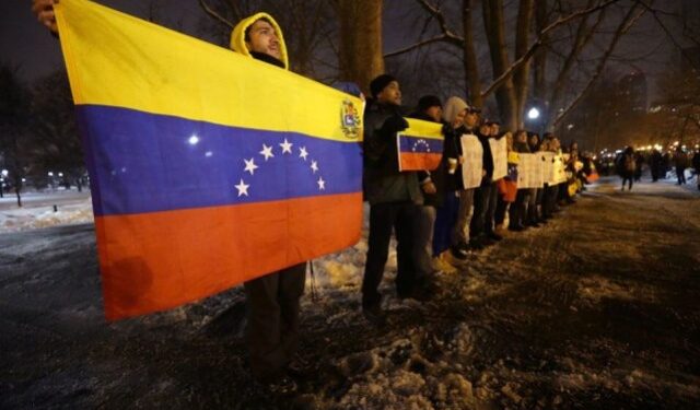 Las penurias de migrantes venezolanos en un refugio de Boston