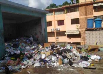 Montañas de basura y riesgo de enfermedades: los “regalitos” de Navidad para los vecinos de El Rincón en Maiquetía