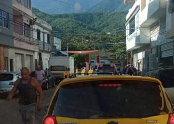 Posible visita de Maduro produjo la “mágica aparición” de gasolina en La Guaira