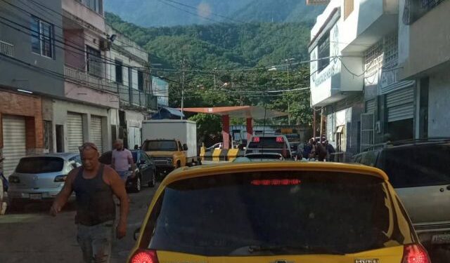 Posible visita de Maduro produjo la “mágica aparición” de gasolina en La Guaira