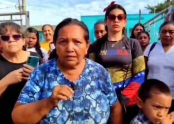 Representantes rechazan destitución de docentes en escuela de Guárico
