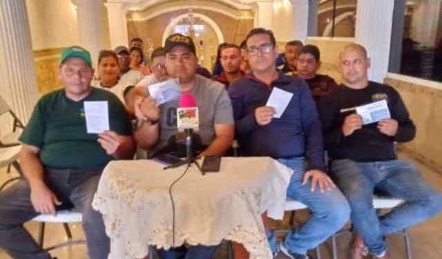 En el Hospital Luis Razetti de Barinas médicos elaboran récipes en volantes publicitarios de una funeraria