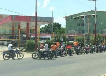 En medio de la crisis, jóvenes motorizados en Barinas se unieron para informar ante escasez de gasolina