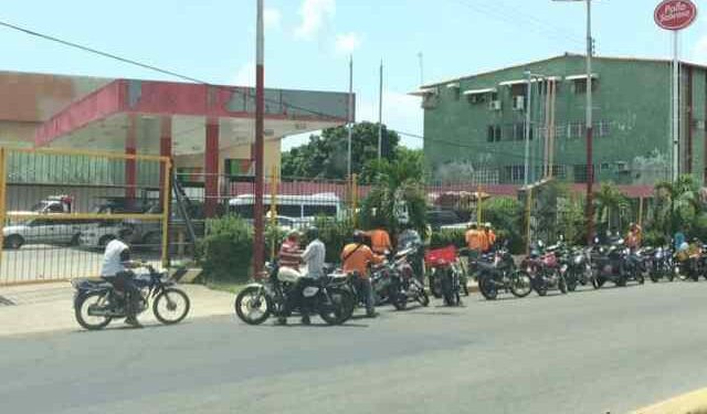 En medio de la crisis, jóvenes motorizados en Barinas se unieron para informar ante escasez de gasolina