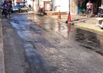 Llegó el agua en Maiquetía… ¿para limpiar las calles? (VIDEOS)