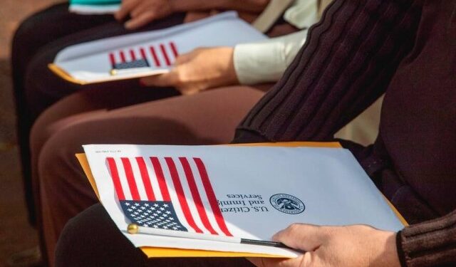 “Muéstreme sus papeles”: el documento clave que podrían necesitar los migrantes en Texas con la nueva ley