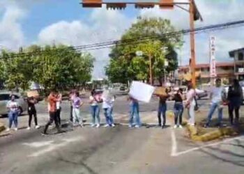 Apagones tienen quebrados los negocios del Centro Comercial Cima de Barinas