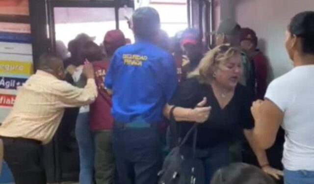 Molestias, insultos y peleas fue el resultado de la jornada de cedulación en Zulia
