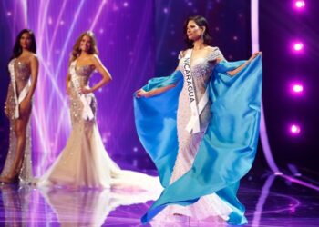 De Maracaibo para el mundo: La historia del vestido con el que se coronó a Nicaragua como Miss Universo