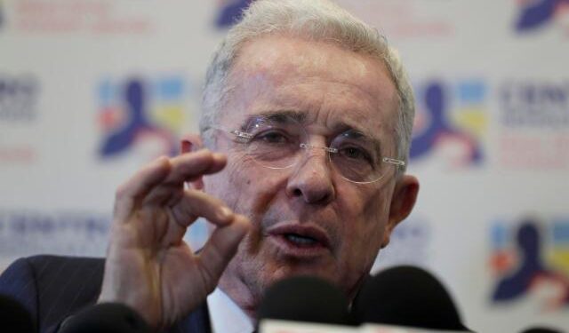 Fiscal colombiano citó a Álvaro Uribe tras vincularlo con una masacre de hace 26 años