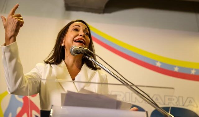 María Corina Machado expresa su apoyo a los argentinos en la segunda vuelta electoral