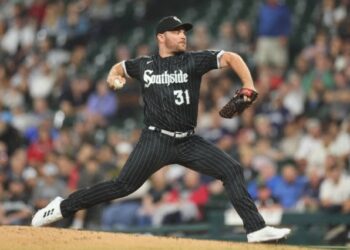 Liam Hendriks y Cody Bellinger se llevaron el premio Regreso del Año en Grandes Ligas