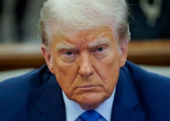 Suspenden orden mordaza que prohibía a Trump hacer comentarios sobre personal de tribunal en juicio