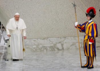 El papa Francisco dice que sufre “una bronquitis muy aguda, infecciosa”, pero que ya no tiene fiebre