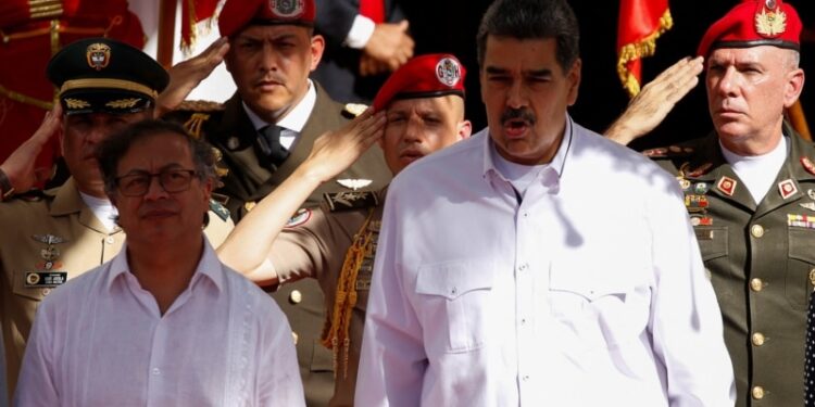 Mandatarios de Venezuela y Colombia se reúnen en palacio presidencial en Caracas