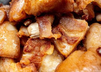 Estudio determinó que el chicharrón de cerdo es más saludable que la coliflor, la zanahoria y la espinaca