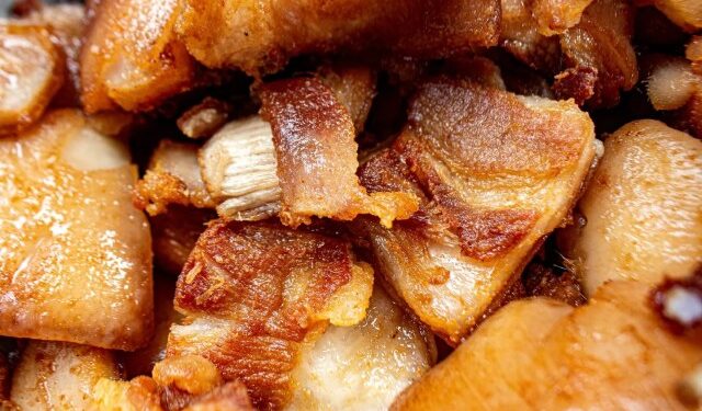 Estudio determinó que el chicharrón de cerdo es más saludable que la coliflor, la zanahoria y la espinaca