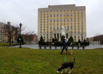 Se hizo pasar por la hija de un muerto para robar su casa en Nueva York